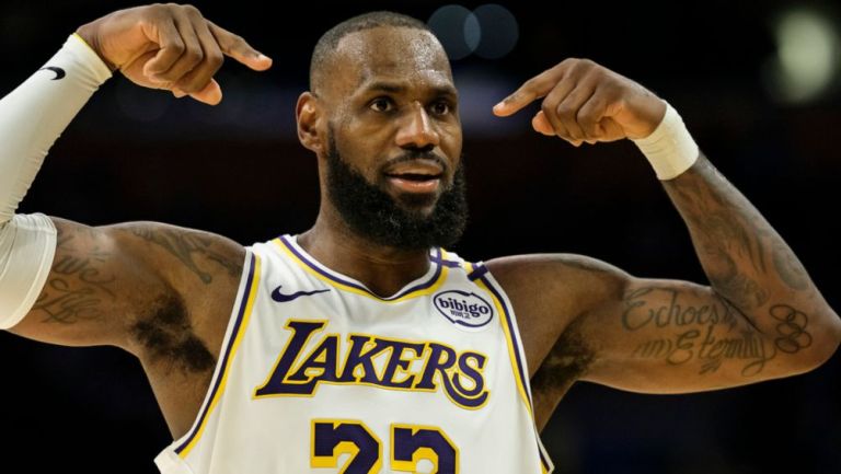 LeBron James carga contra Donald Trump y muestra apoyo a Kamala Harris