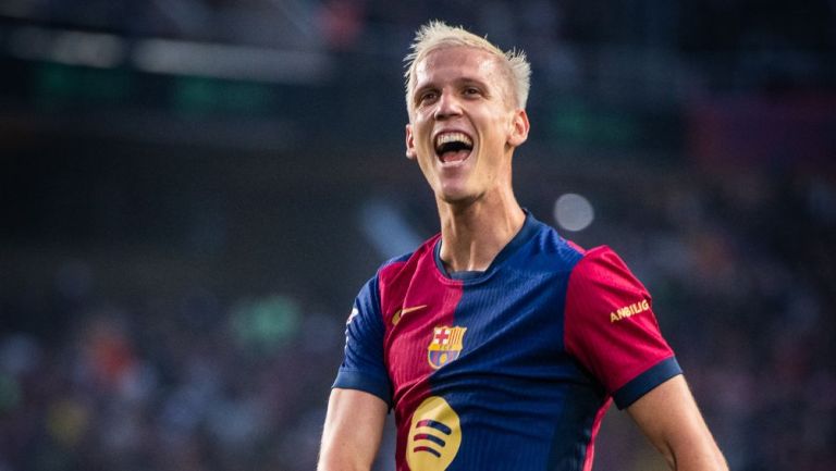 Dani Olmo celebra la victoria del FC Barcelona en el derbi