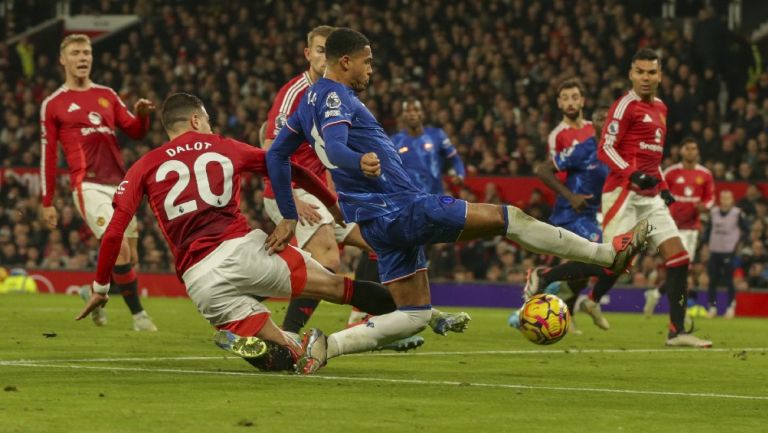 Man United y Chelsean dividen puntos