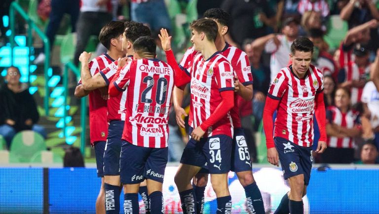 Chivas hace la tarea y se impone ante Santos 