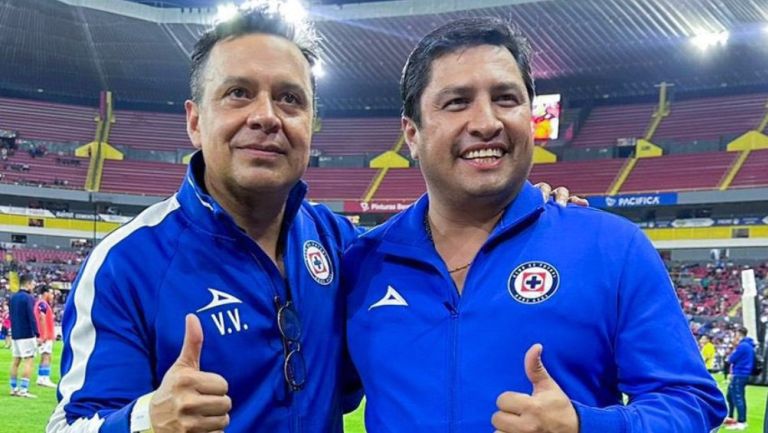 Julión Álvarez viste los colores del Cruz Azul en el partido ante Atlas