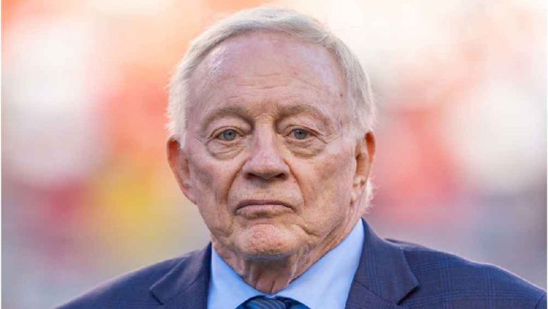 Jerry Jones responde a críticas por el reflejo en el AT&T:  ‘Todos tienen los mismos problemas’