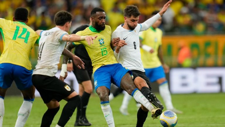 Brasil evita derrota y rescata empate frente a Uruguay en casa