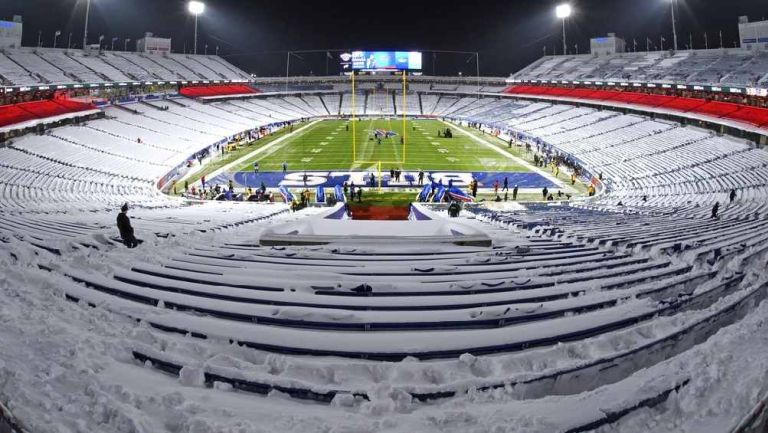 ¡Ni la nieve los detiene! Aficionados de los Bills llenan el estadio a pesar de fuerte nevada