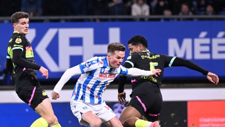 Heerenveen aprovecha un error defensivo y derrota al PSV